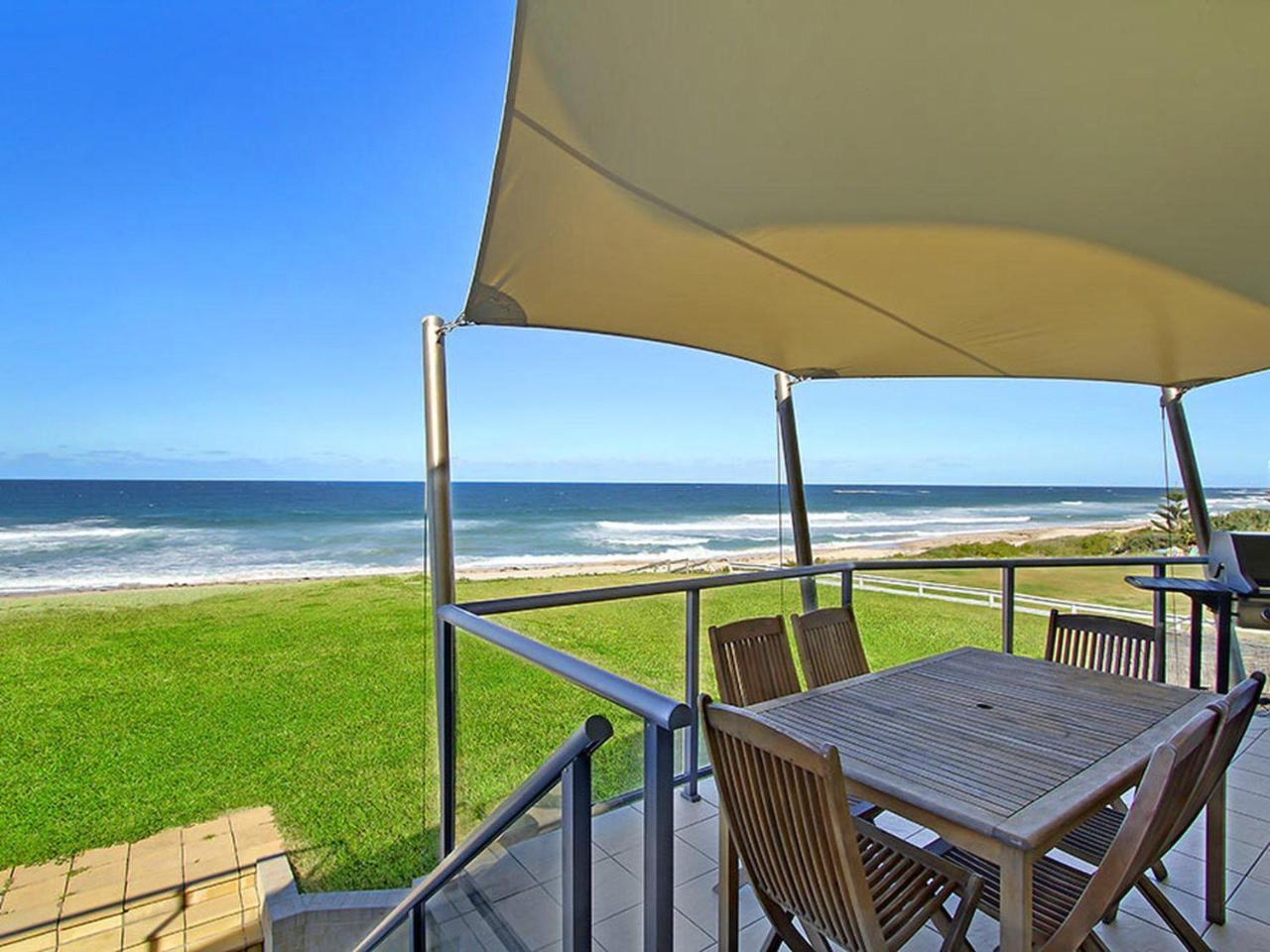 Beach Front Luxury Entrance Екстериор снимка